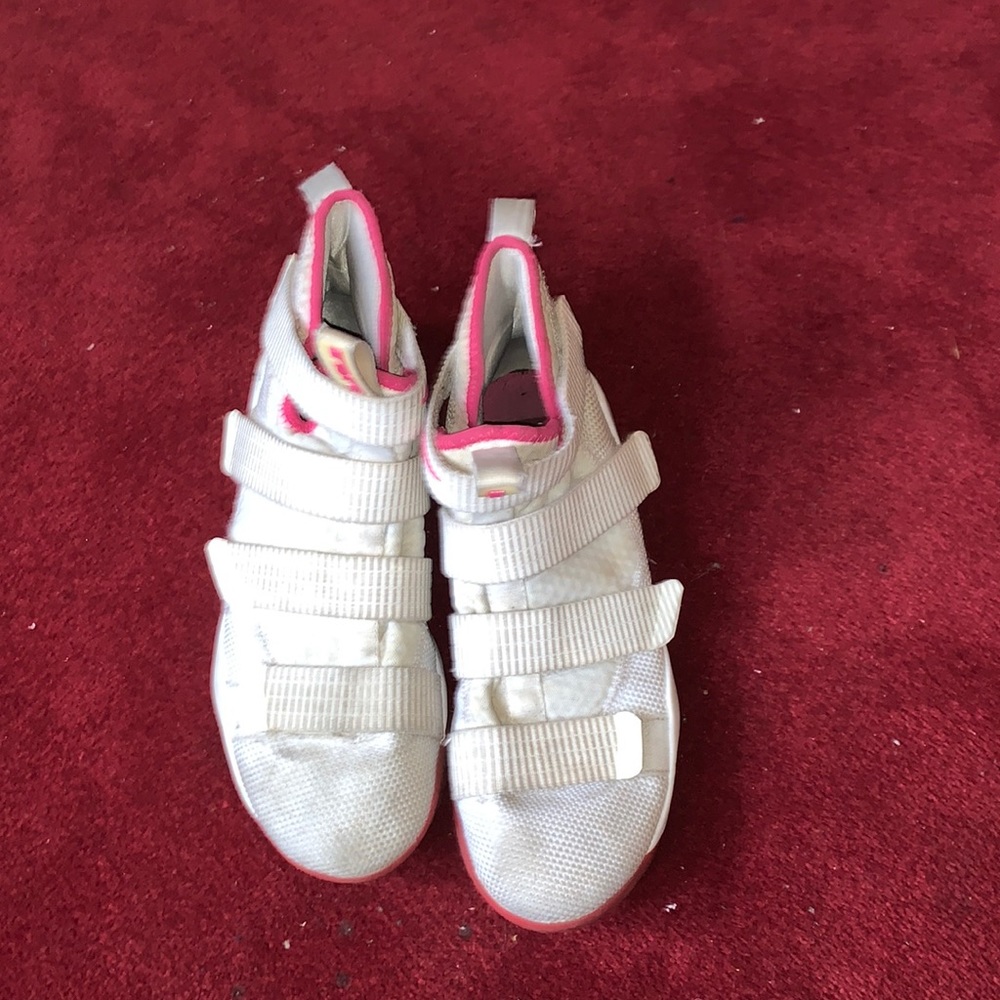 NIKE ZOOM WOMEN SIZE 9 PREOWNED